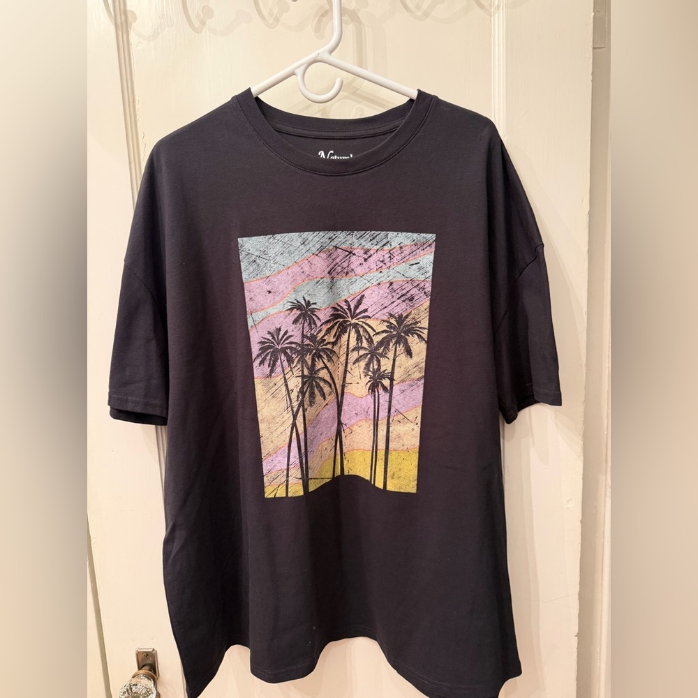 NWOT Natural Reflections Graphic T-Shirt with Palm Tree Design